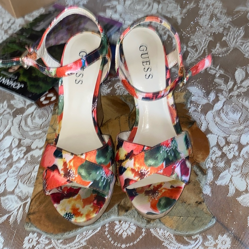 GUESS WATERCOLOR WEDGE SANDALS EUC SIZE 7 M